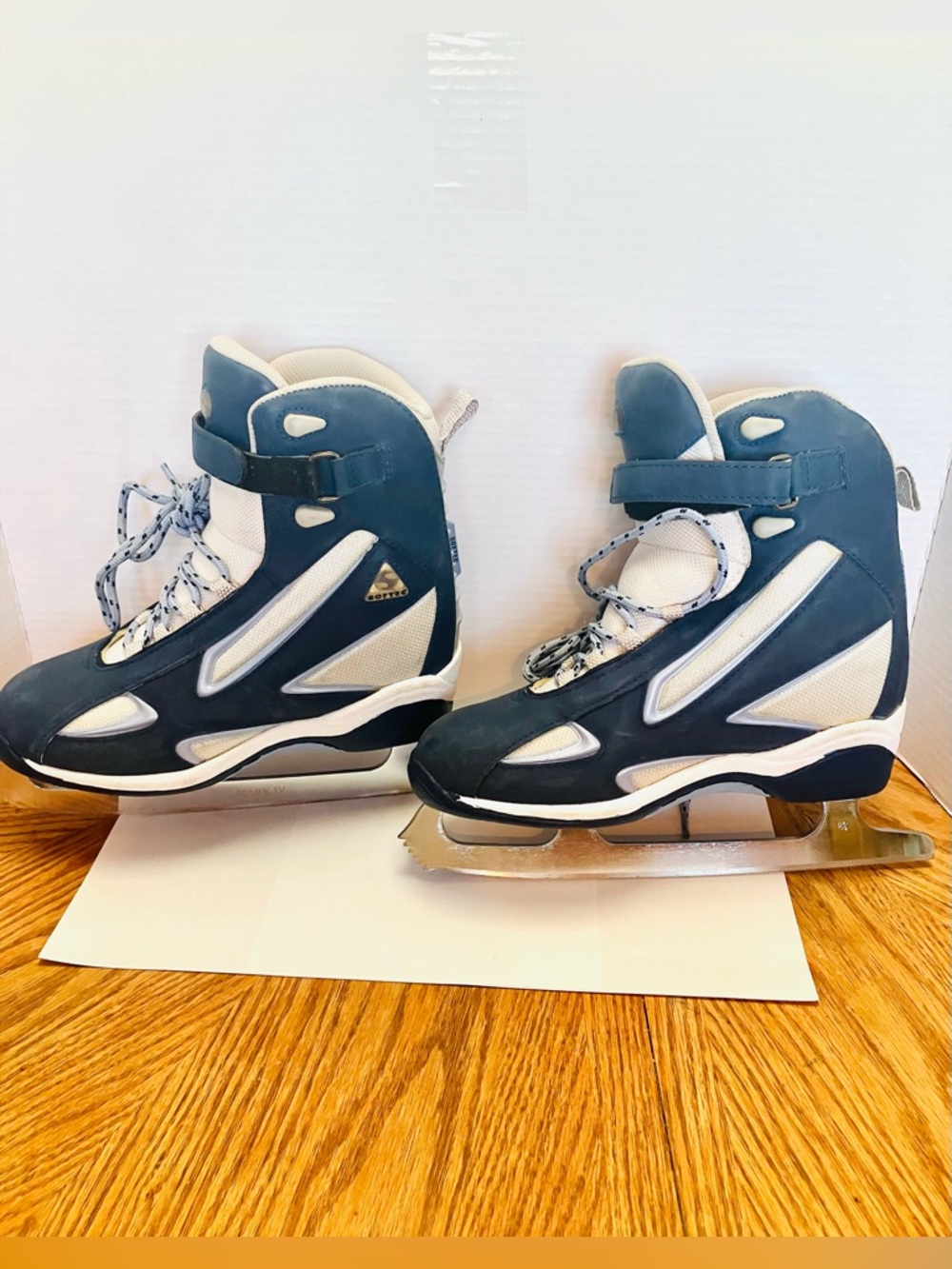 Softec Women’s 7 Ultima Blue Ice Skates Minor Wear Have Blade Covers Read